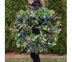 Veľký zimný veniec s eukalyptom a pierkami