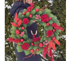 Vianočný veniec v červeno - bordovej farbe